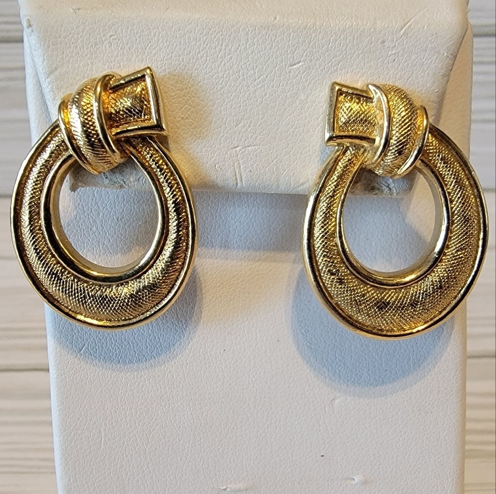 Vintage Textured Gold Tone Oval Door Knocker Statement Pierced Earrings
